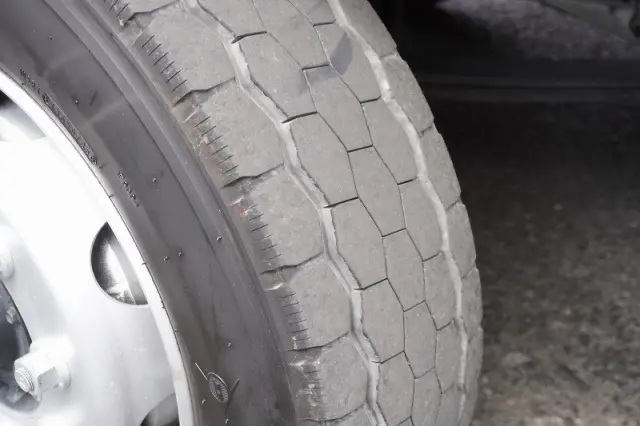 いすゞ ギガ 2PG-CYJ77D(8x4)の写真9