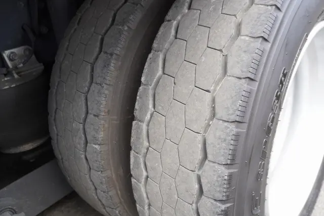 いすゞ ギガ 2PG-CYJ77D(8x4)の写真12