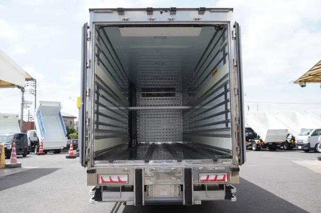 いすゞ ギガ 2PG-CYJ77D(8x4)の写真22
