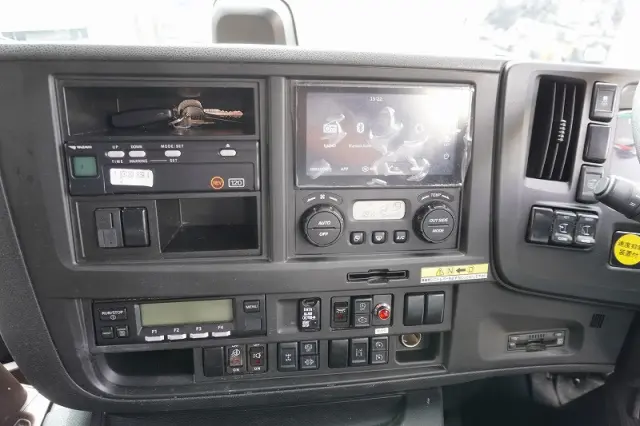 いすゞ ギガ 2PG-CYJ77D(8x4)の写真36