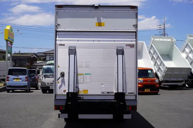 いすゞ エルフ TRG-NMR85AN(2WD)の写真4