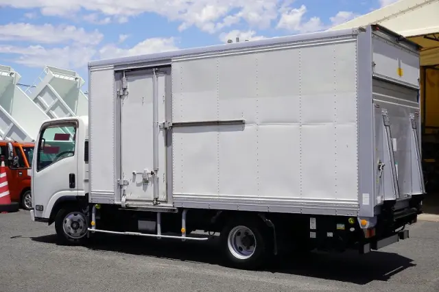 いすゞ エルフ TRG-NMR85AN(2WD)の写真7