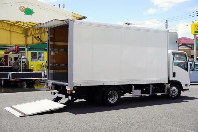 いすゞ エルフ TRG-NMR85AN(2WD)の写真9