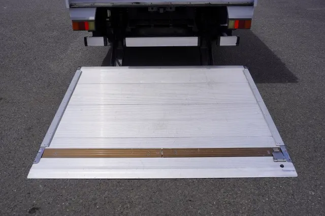 いすゞ エルフ TRG-NMR85AN(2WD)の写真26