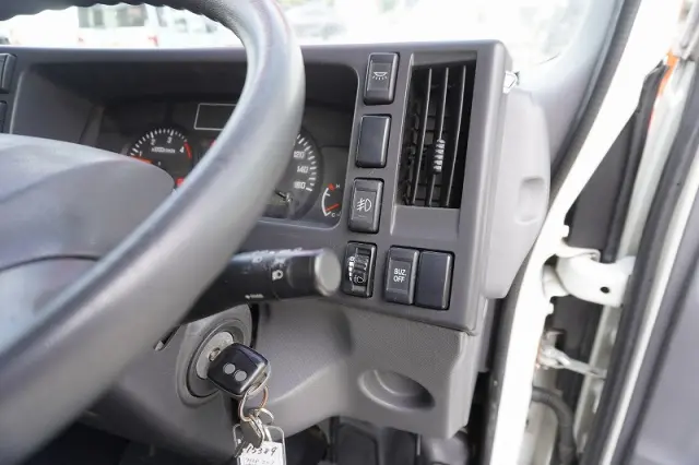 いすゞ エルフ TRG-NMR85AN(2WD)の写真36