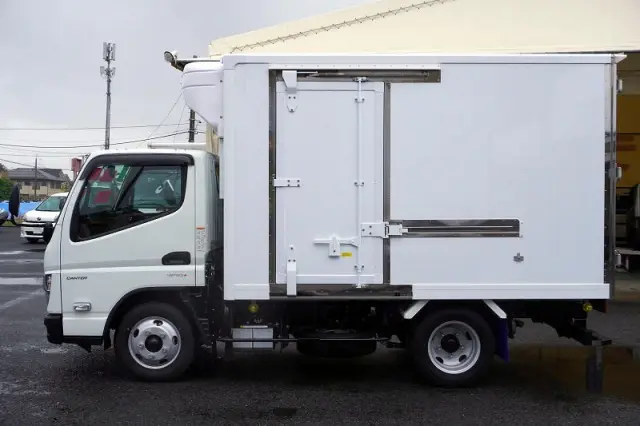 三菱 キャンター 2RG-FBAV0(2WD)の写真3