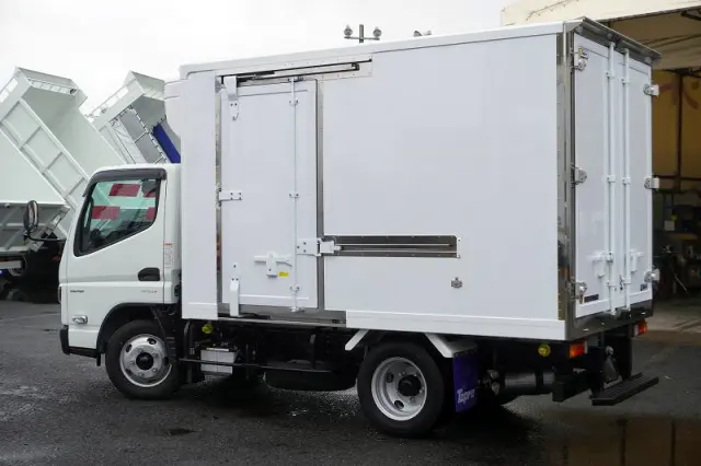 三菱 キャンター 2RG-FBAV0(2WD)の写真7