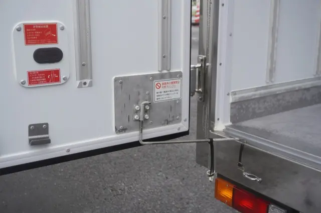 三菱 キャンター 2RG-FBAV0(2WD)の写真24