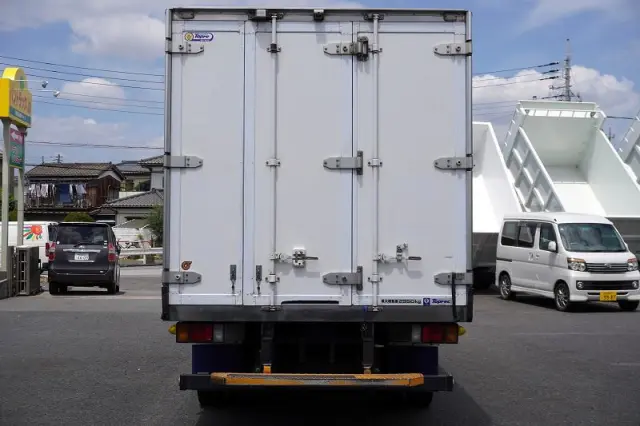 いすゞ エルフ 2RG-NPR88AN(2WD)の写真4