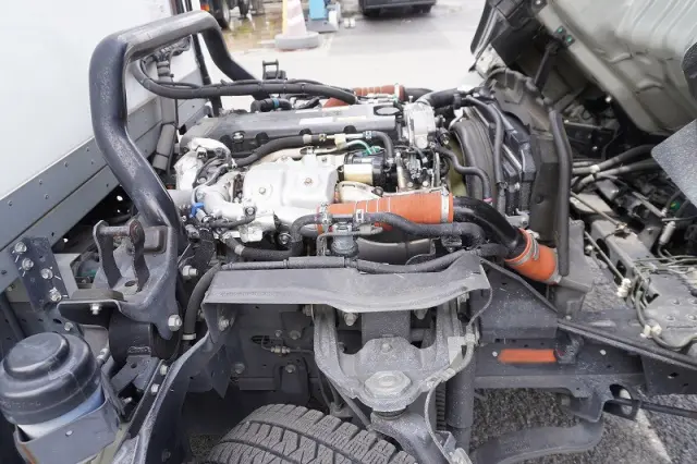 いすゞ エルフ 2RG-NPR88AN(2WD)の写真15