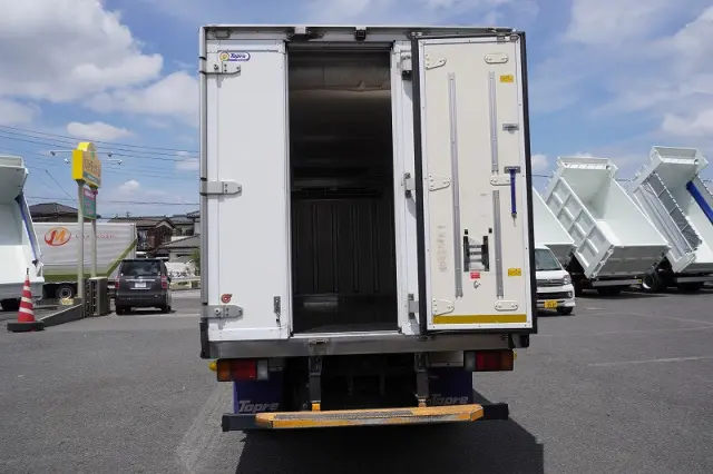 いすゞ エルフ 2RG-NPR88AN(2WD)の写真23