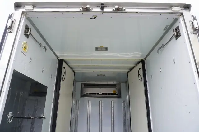 いすゞ エルフ TPG-NHR85AN(2WD)の写真21