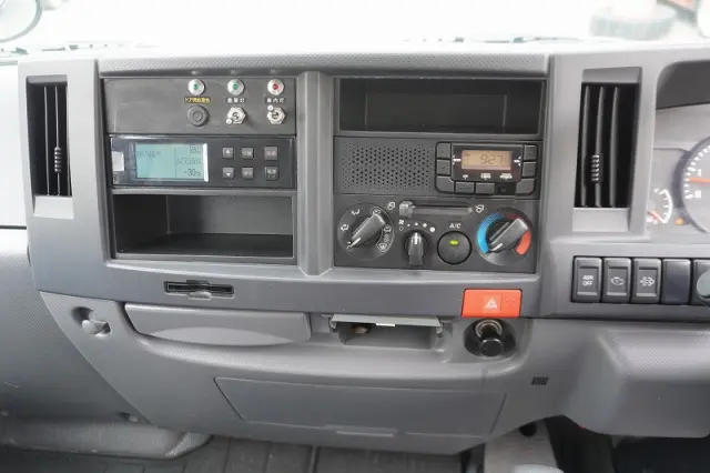 いすゞ エルフ TPG-NHR85AN(2WD)の写真32