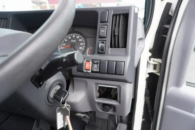 いすゞ エルフ TPG-NHR85AN(2WD)の写真34