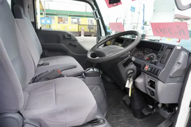 いすゞ エルフ TPG-NHR85AN(2WD)の写真37