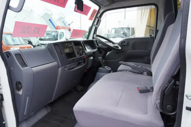 いすゞ エルフ TPG-NHR85AN(2WD)の写真38