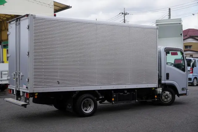 いすゞ エルフ TRG-NLR85AN(2WD)の写真8