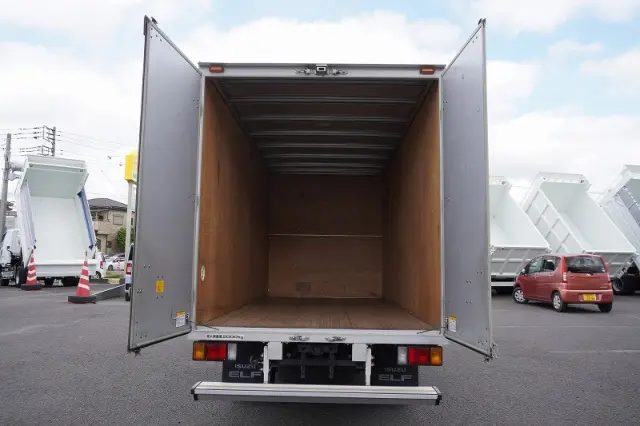 いすゞ エルフ TRG-NLR85AN(2WD)の写真23