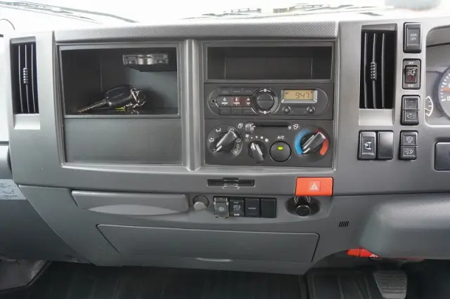 いすゞ エルフ TRG-NLR85AN(2WD)の写真30