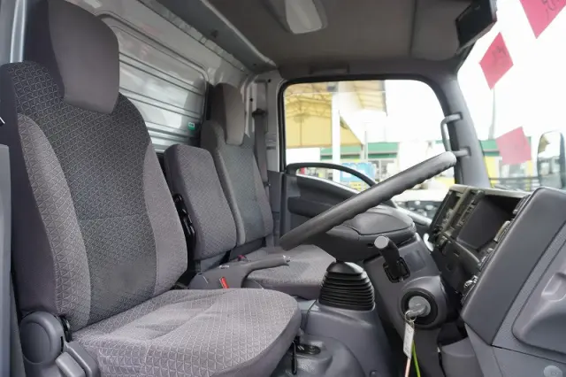 いすゞ エルフ TRG-NLR85AN(2WD)の写真35