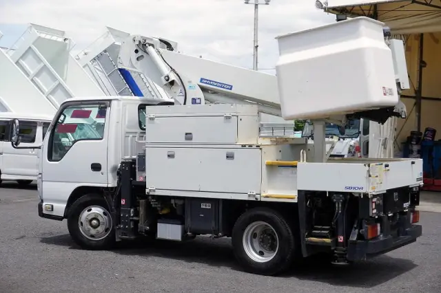 いすゞ エルフ TPG-NKR85AN(2WD)の写真7