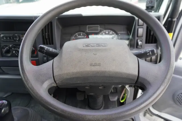 いすゞ エルフ TPG-NKR85AN(2WD)の写真35