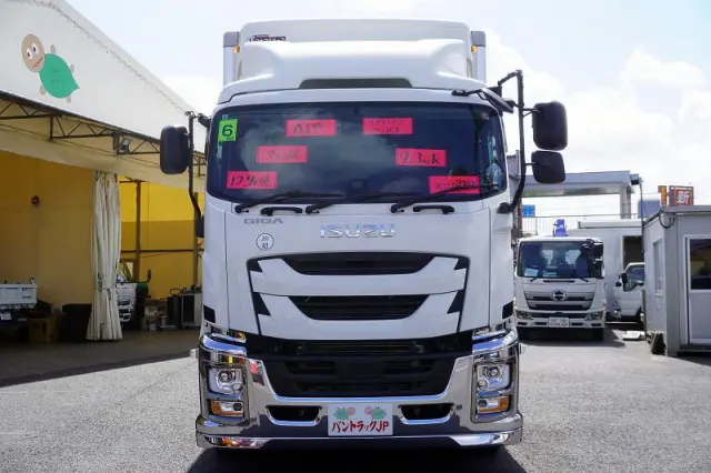 いすゞ ギガ 2PG-CYJ77D(8x4)の写真2