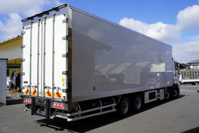 いすゞ ギガ 2PG-CYJ77D(8x4)の写真8