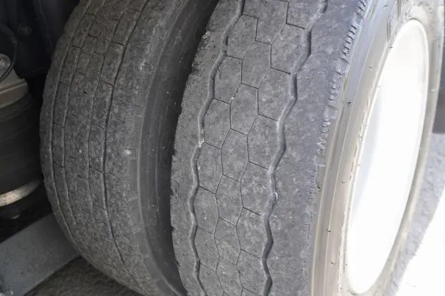 いすゞ ギガ 2PG-CYJ77D(8x4)の写真12