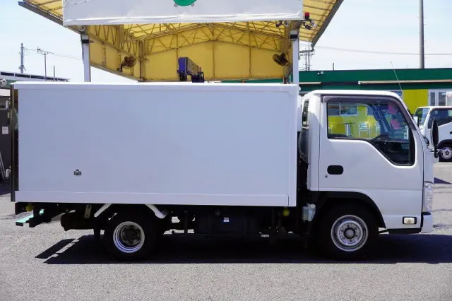 いすゞ エルフ TPG-NHR85AN(2WD)の写真5