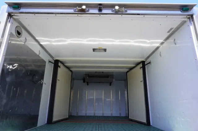 いすゞ エルフ TPG-NHR85AN(2WD)の写真21