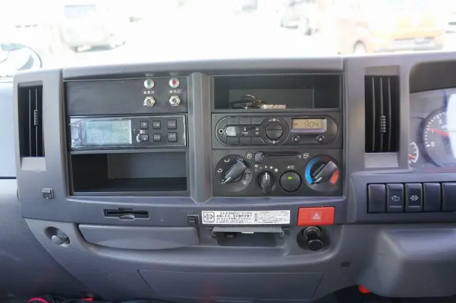 いすゞ エルフ TPG-NHR85AN(2WD)の写真32