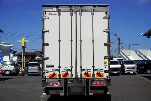 いすゞ ギガ 2PG-CYJ77D(8x4)の写真4
