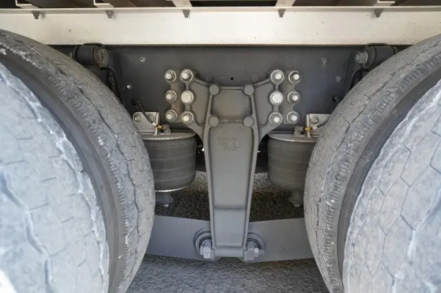 いすゞ ギガ 2PG-CYJ77D(8x4)の写真13