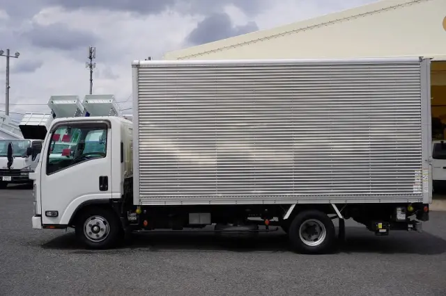 いすゞ エルフ TRG-NLR85AN(2WD)の写真3