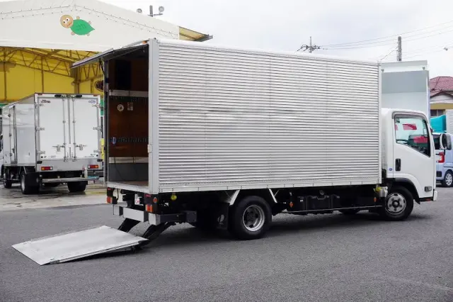 いすゞ エルフ TRG-NLR85AN(2WD)の写真9