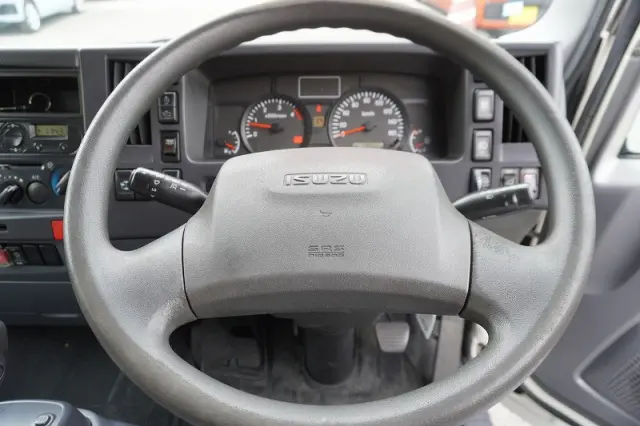 いすゞ エルフ TRG-NLR85AN(2WD)の写真33