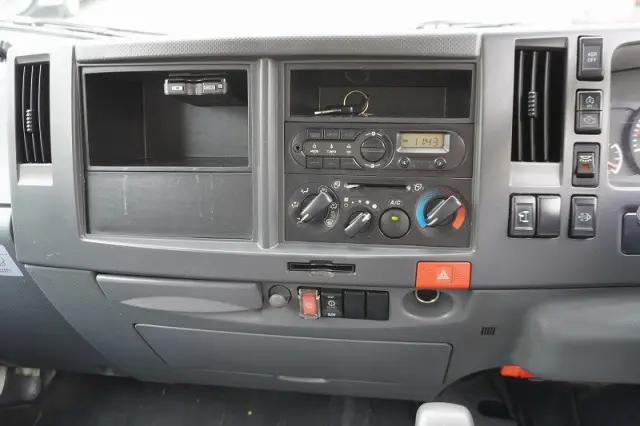 いすゞ エルフ TRG-NLR85AN(2WD)の写真35