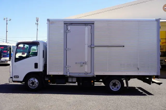 いすゞ エルフ 2RG-NMR88N(2WD)の写真3