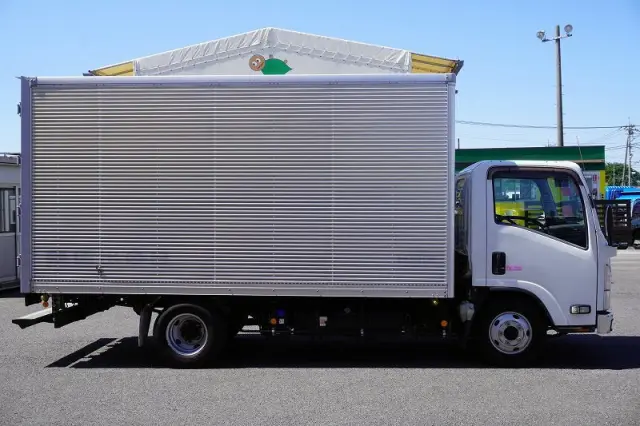 いすゞ エルフ 2RG-NMR88N(2WD)の写真5