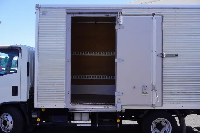 いすゞ エルフ 2RG-NMR88N(2WD)の写真18
