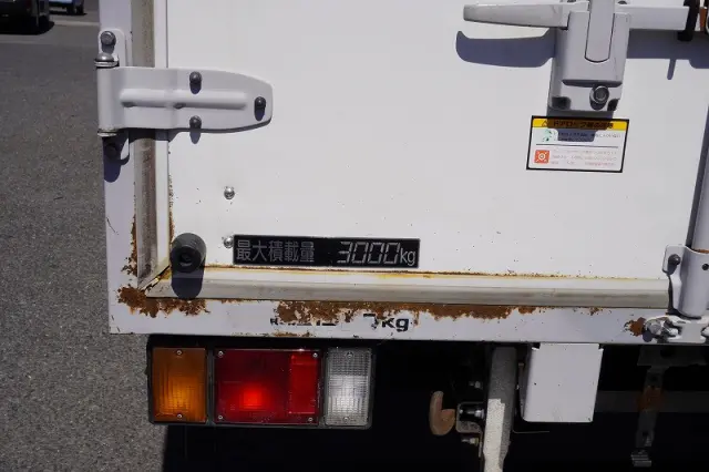 いすゞ エルフ 2RG-NMR88N(2WD)の写真26