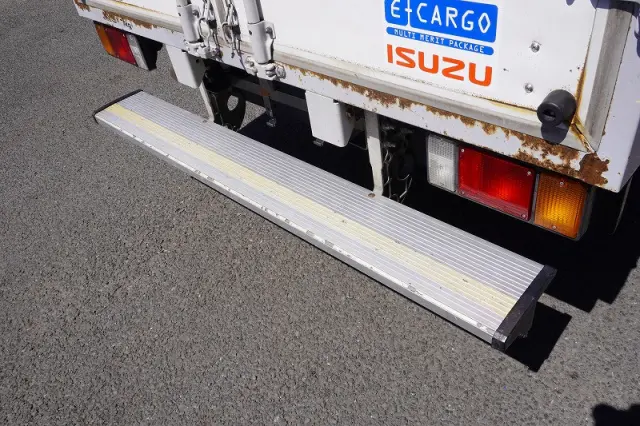 いすゞ エルフ 2RG-NMR88N(2WD)の写真27