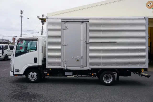 いすゞ エルフ 2RG-NLR88AN(2WD)の写真3