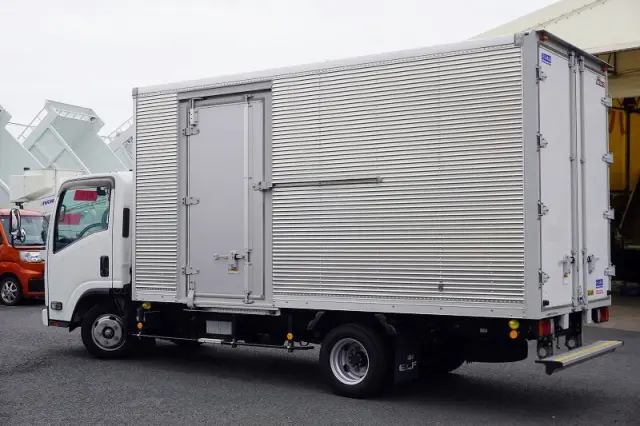 いすゞ エルフ 2RG-NLR88AN(2WD)の写真7