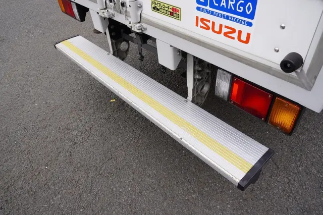 いすゞ エルフ 2RG-NLR88AN(2WD)の写真27