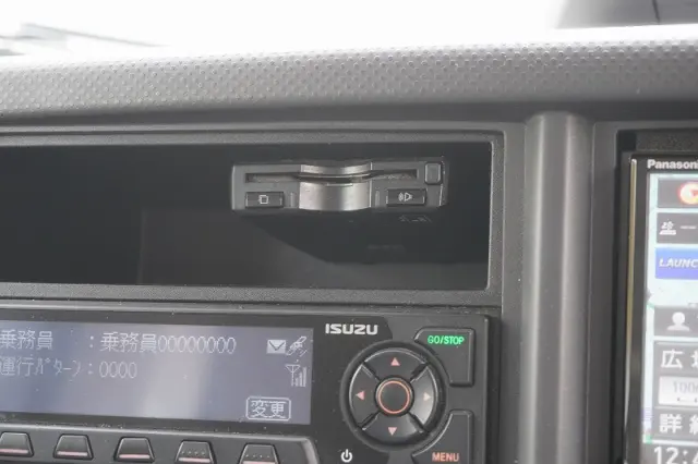 いすゞ エルフ 2RG-NLR88AN(2WD)の写真32