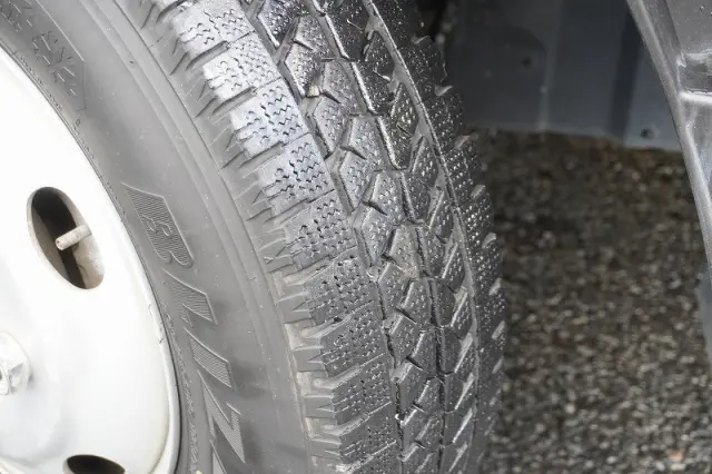 いすゞ エルフ 2RG-NPR88AN(2WD)の写真9