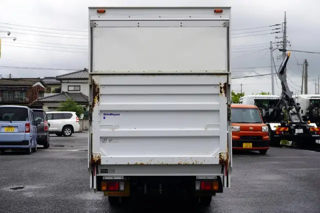 いすゞ エルフ TRG-NHR85AN(2WD)の写真4