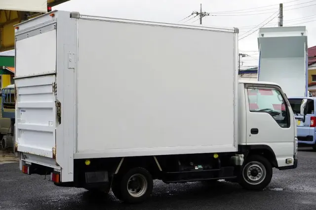 いすゞ エルフ TRG-NHR85AN(2WD)の写真8